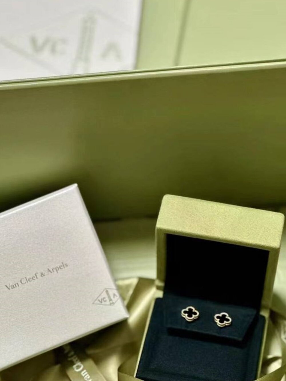 Van Cleef & Arpels Black Earrings - Picture 3 of 4